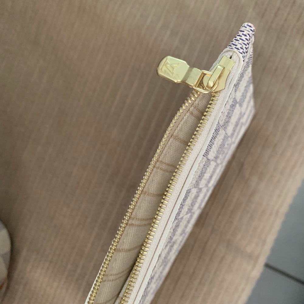 SOLD-Neverfull Mm azur pouch - Picture 3 of 5